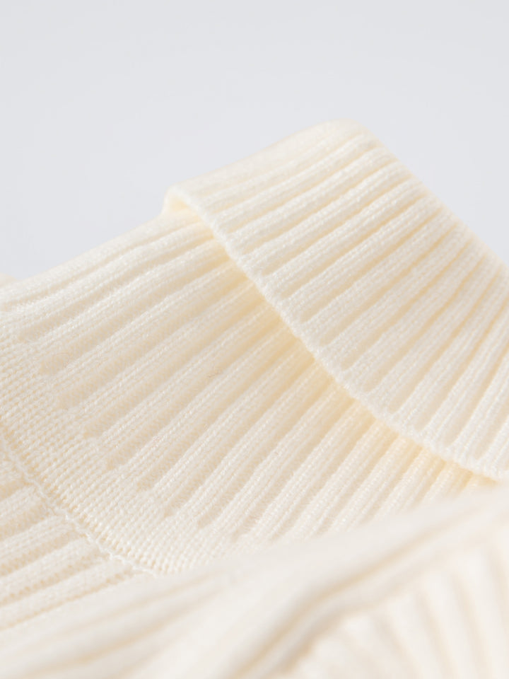 RIBBED KNIT TOP WITH FEATHER CUFFS