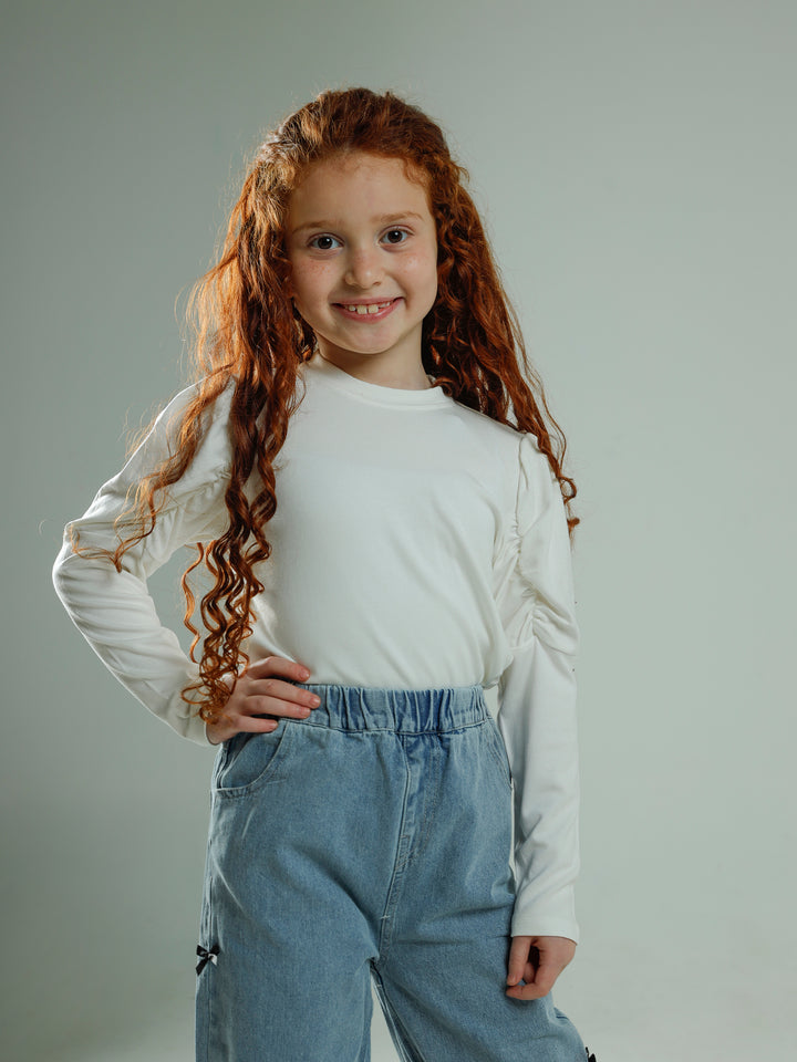 بلوزة بأكمام منفوشة طويلة 