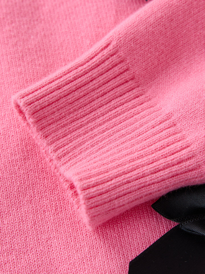 كنزة محبوكة مزينة ببيونات