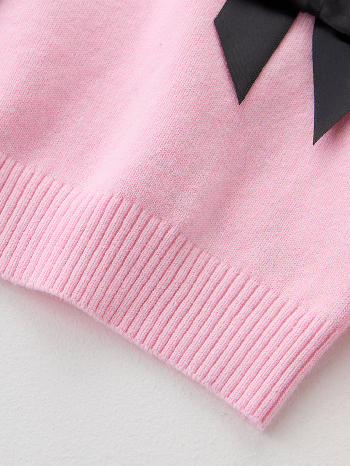 كنزة محبوكة مزينة ببيونات